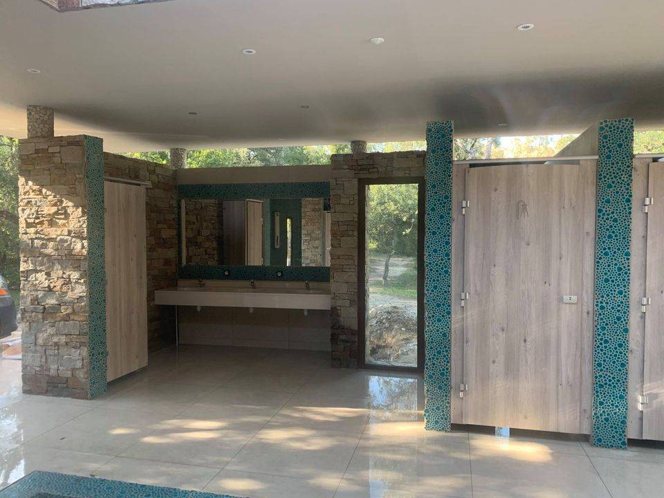 Travaux construction bloc sanitaire camping Bagheera sur la Corse