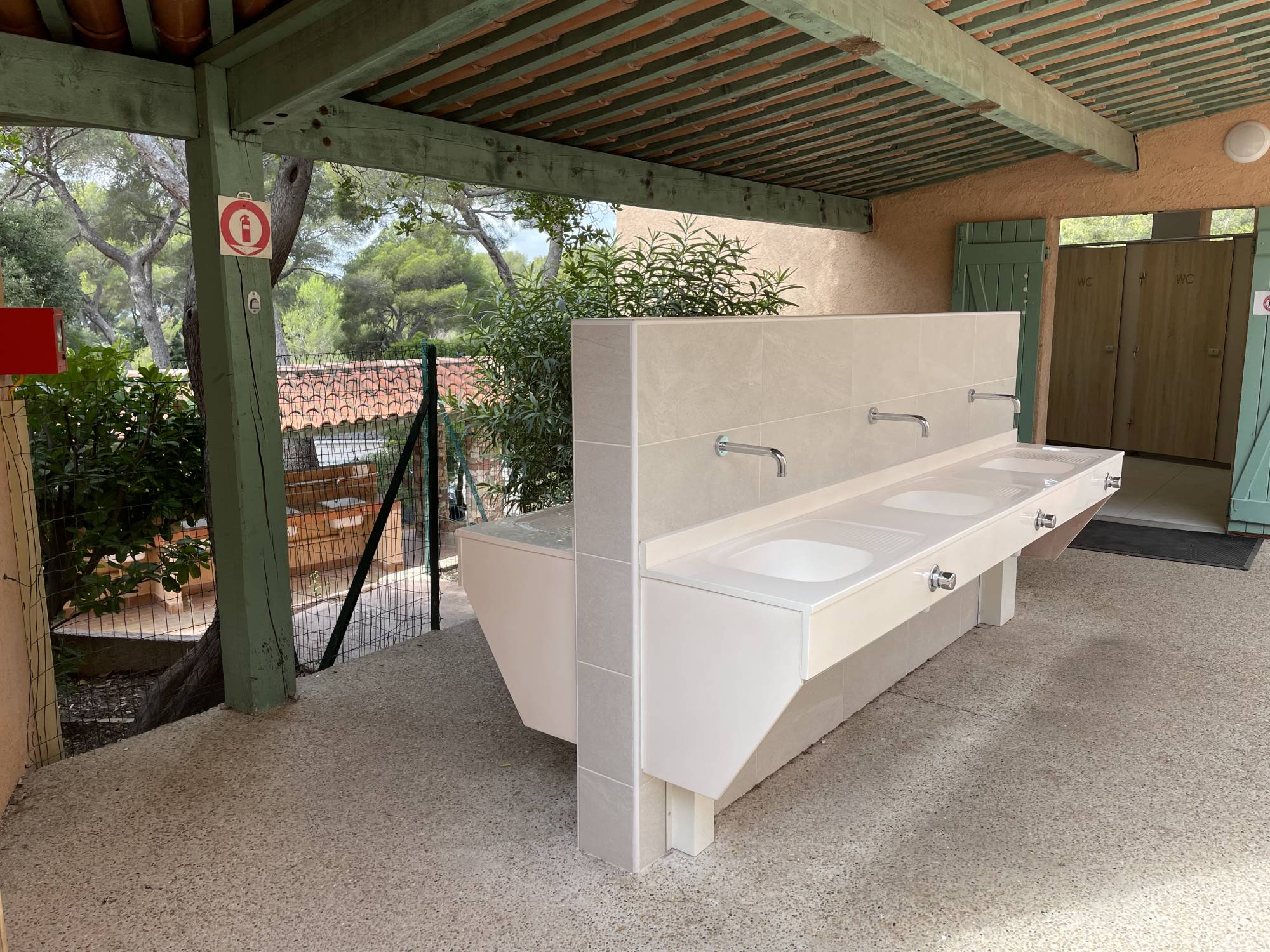 Rénovation bloc sanitaire dans un camping au Dramont à Saint Raphaël dans le Var