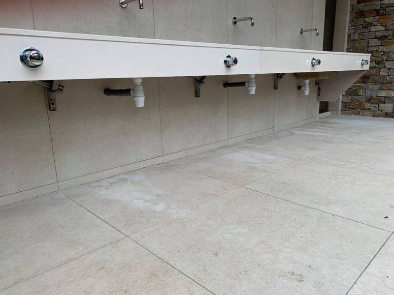 Travaux construction bloc sanitaire camping Bagheera sur la Corse