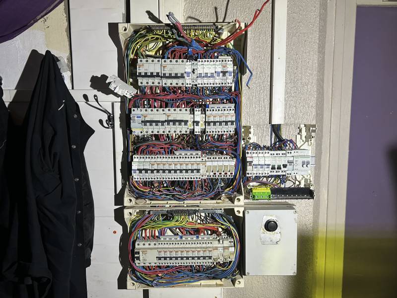changement, mise aux normes et rénovation tableau électrique restaurant les Arcs sur Argens var